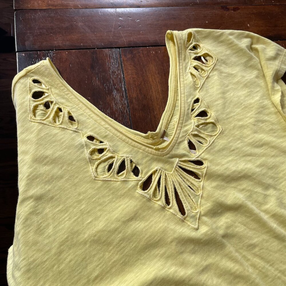 ~ Free People ~ oversized yellow, cut out top - XS, 100% cotton